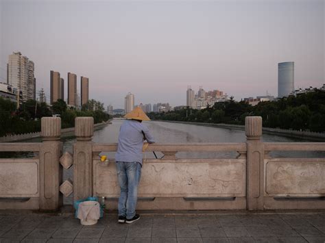 徐州下雨去哪裏，不妨從文學的角度來探討這個問題。